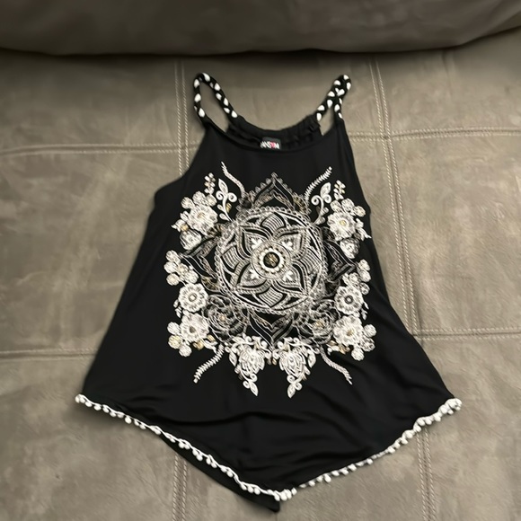 Black and White Flower Tank Top - Picture 1 of 1